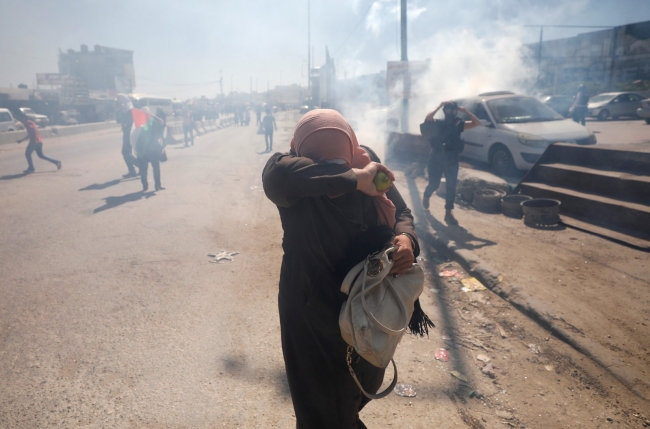 İsrail askerinden Filistinli kadınlara müdahale